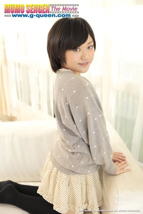 Short hair cutie Mei Kadowaki strips grey top and short skirt