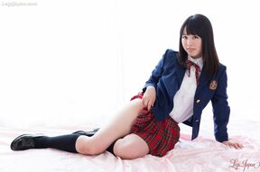 Student Shirayuki Yuka lowers panties and spreads her pussy